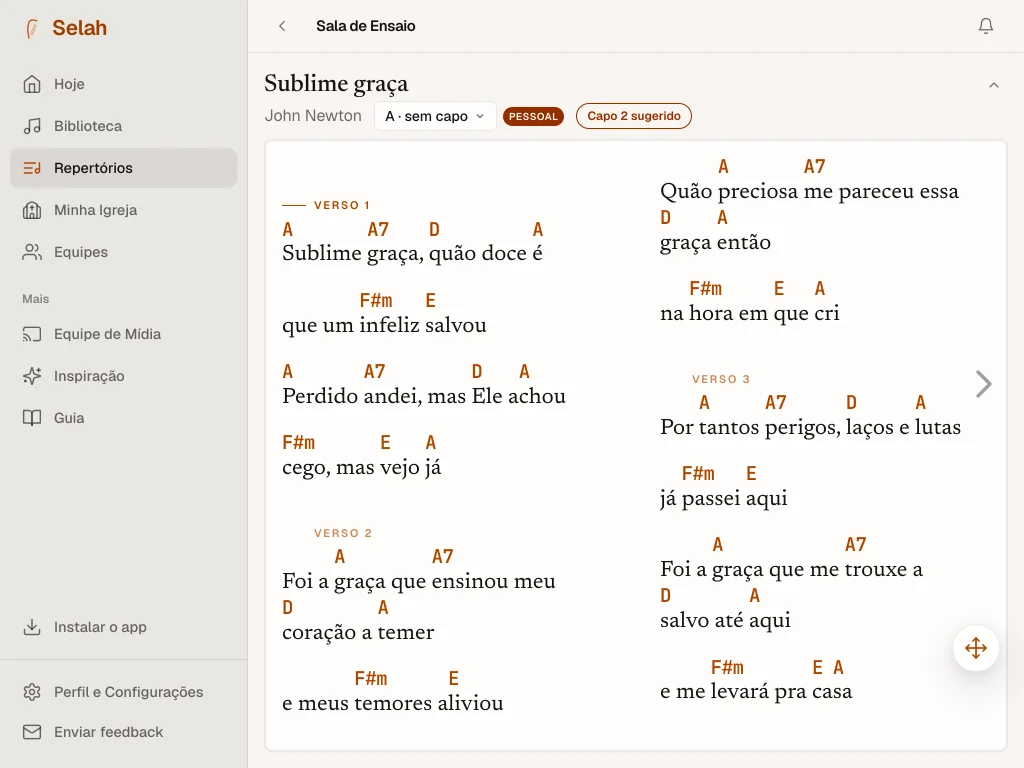 Selah em um iPad: «Sublime graça» no Ensaio, em duas colunas, com as cifras sobre a letra.