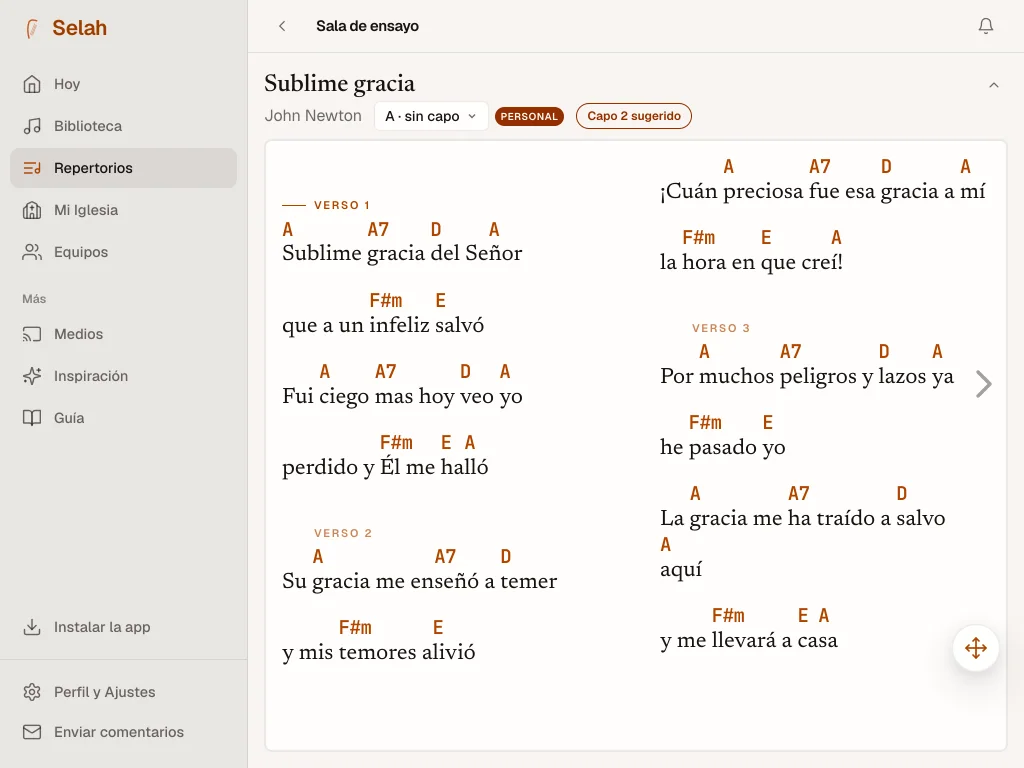 Selah en una iPad: «Sublime gracia» en Ensayo, a dos columnas, con los acordes sobre la letra.